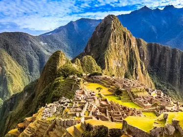 Photographie, vue panoramique matinale de la ville inca sacrée cachée de Machu Picchu, Aguas Calientes, Cusco Pérou - Patrimoine mondial de l'UNESCO