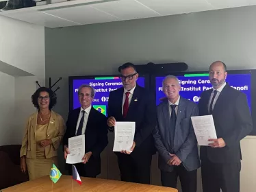 signature MoU Fiocruz-IP-Sanofi