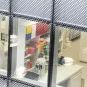 Photographie illustrative-bâtiment extérieur avec des chercheurs en activité