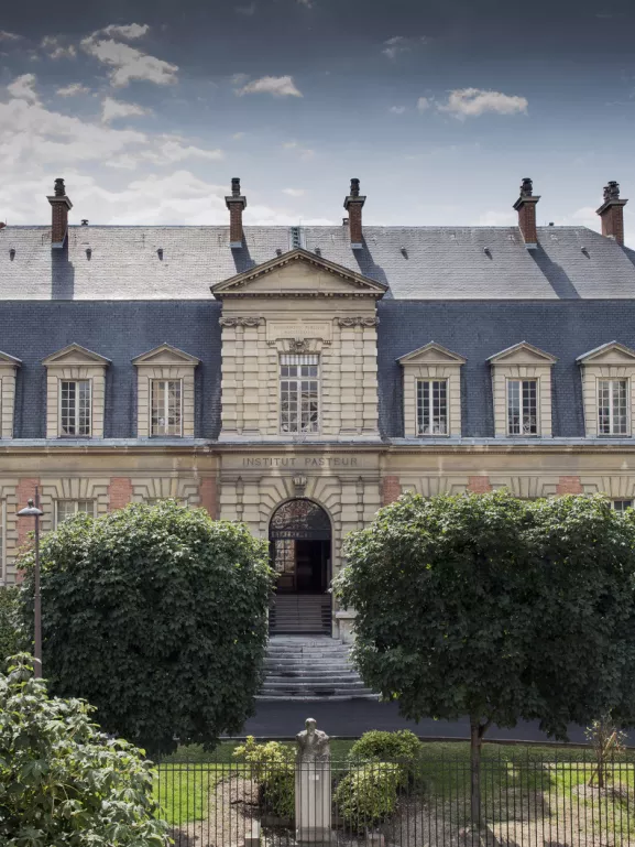 Vue du bâtiment historique de l'Institut Pasteur qui abrite le musée Pasteur.